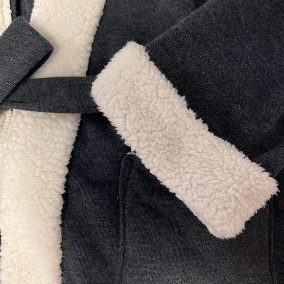 Sherpa lined hood robe Victoria’s Secret - Picture 7 of 8